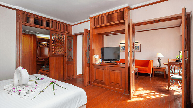 Seaview Patong Hotel